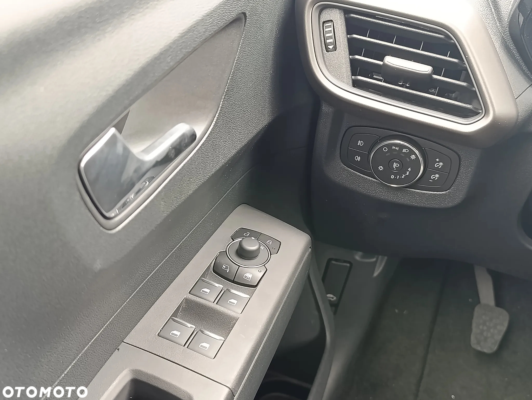 Ford Tourneo Courier 1.0 EcoBoost Titanium - 18