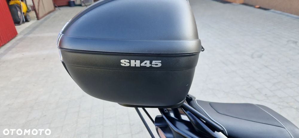 Suzuki GSR - 3