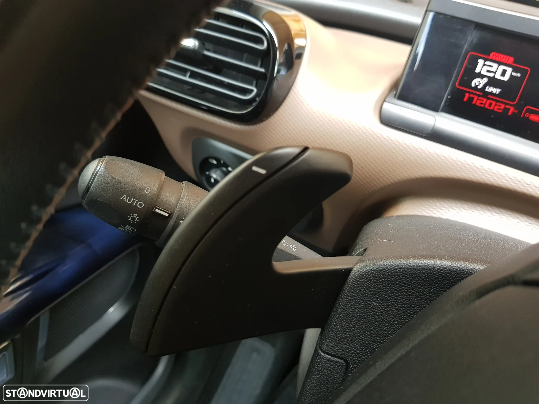 Citroën C4 Cactus 1.6 e-HDi Feel J17 ETG6 - 24