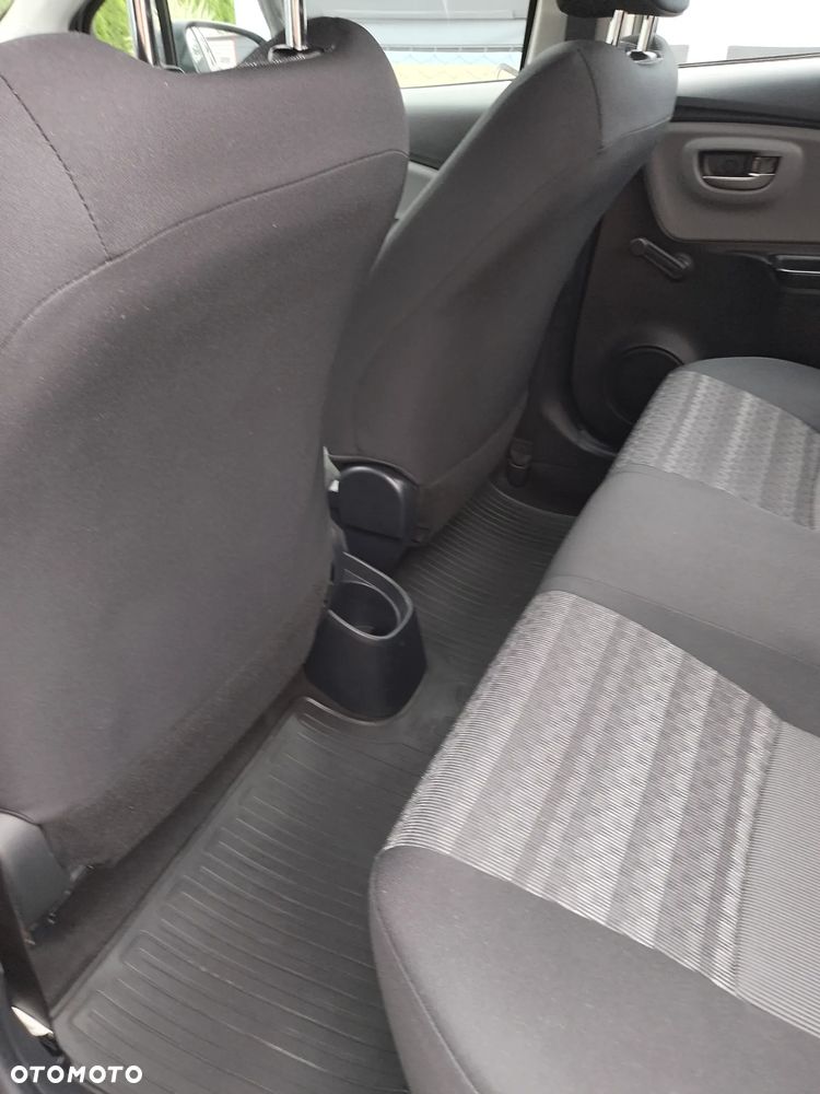 Toyota Yaris 1.0 Active EU6 - 13