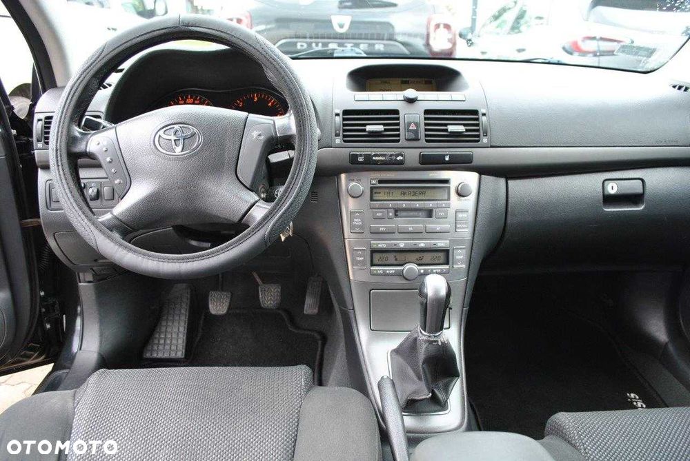 Toyota Avensis - 8