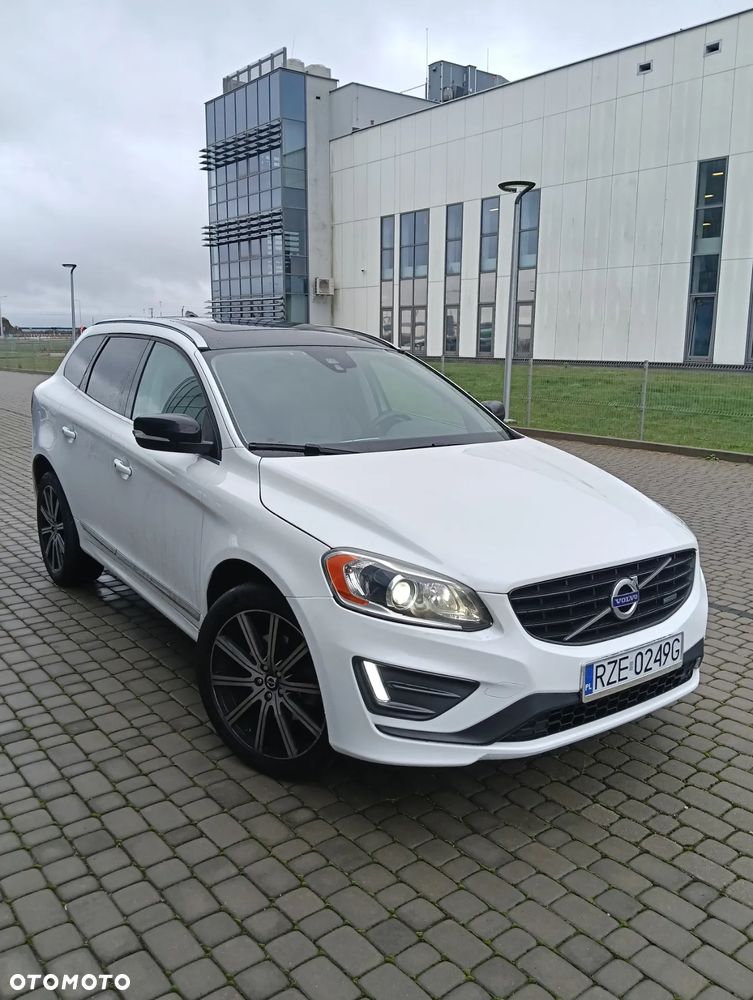 Volvo XC 60 T6 AWD R-Design Momentum - 1