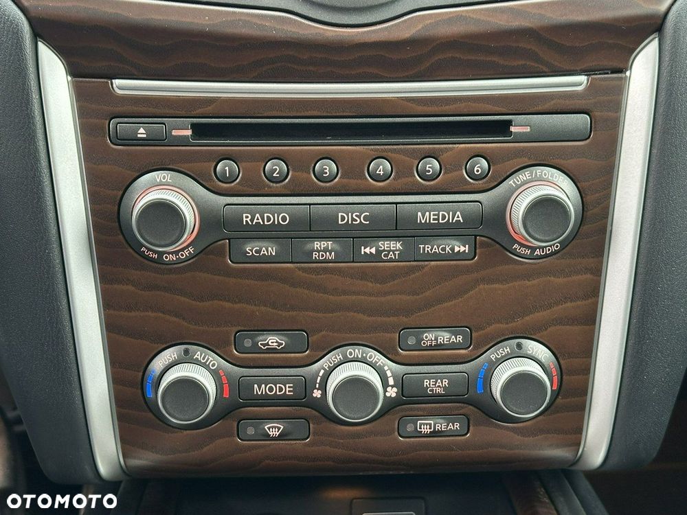 Nissan Pathfinder - 35