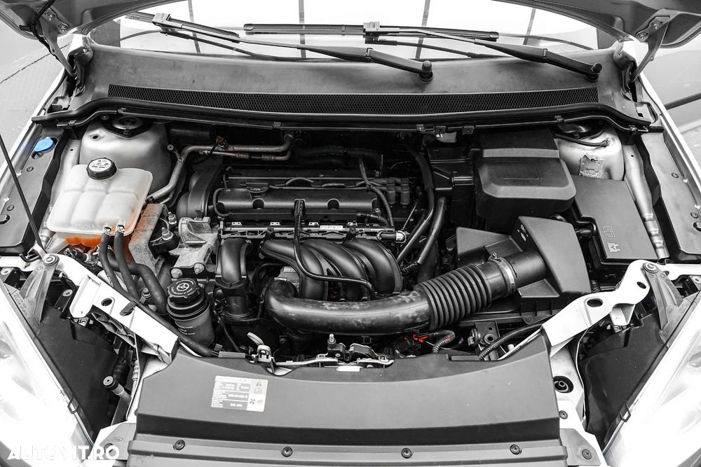 Ford Focus 1.6 16V Ambiente - 20