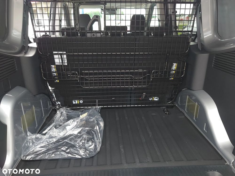 Ford Transit Courier - 17