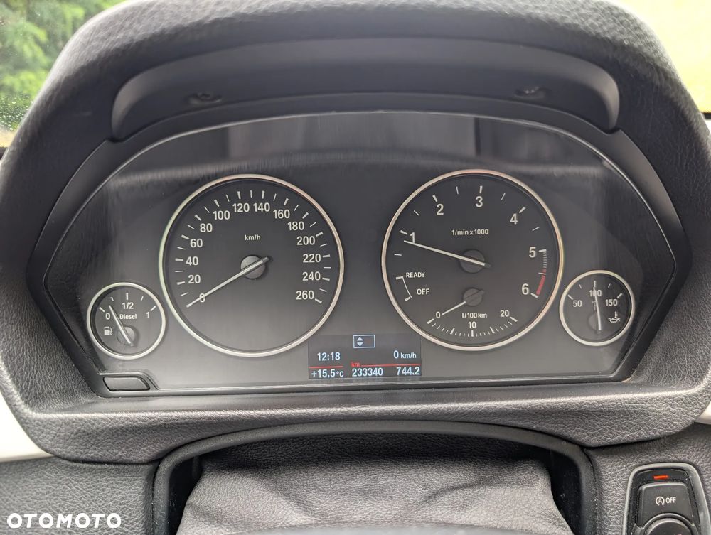 BMW Seria 3 318d xDrive Advantage - 25