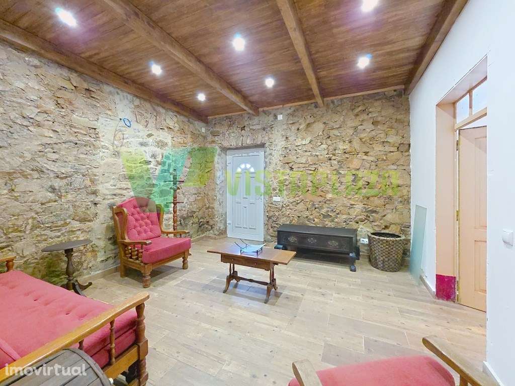 Moradia Isolada com Jardim e Boa Exposição Solar em São Bartolomeu ... - Grande imagem: 5/26