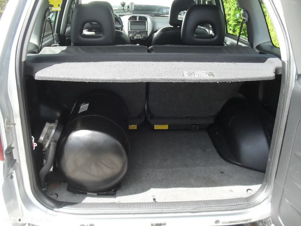 Toyota RAV4 2.0 VVT-i 4x4 - 27