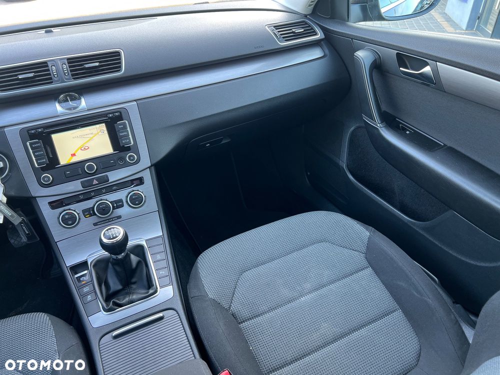 Volkswagen Passat 1.6 TDI BMT Comfortline - 19
