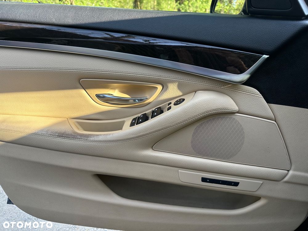 BMW Seria 5 528i xDrive - 16