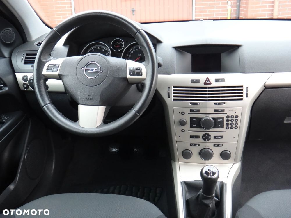 Opel Astra 1.6 NAVI - 26
