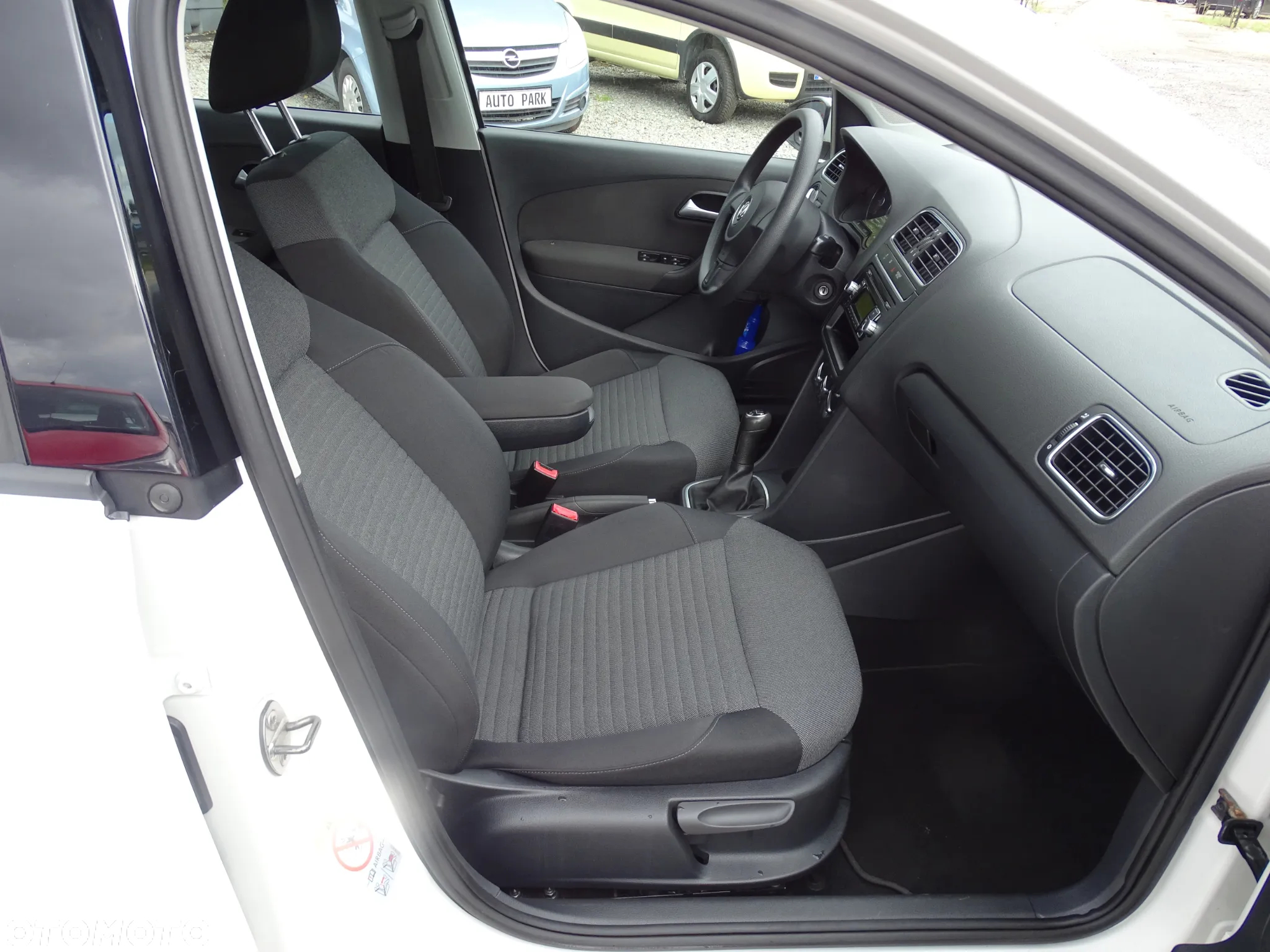 Volkswagen Polo 1.2 Blue Motion Technology Comfortline - 17