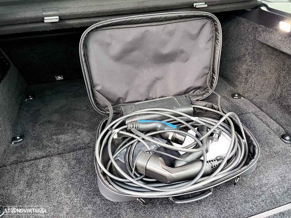 Land Rover Range Rover P400e Plug-in Vogue - 33