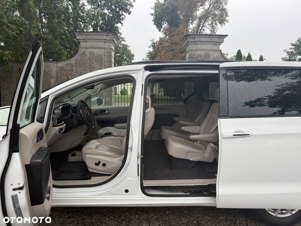 Chrysler Pacifica - 20