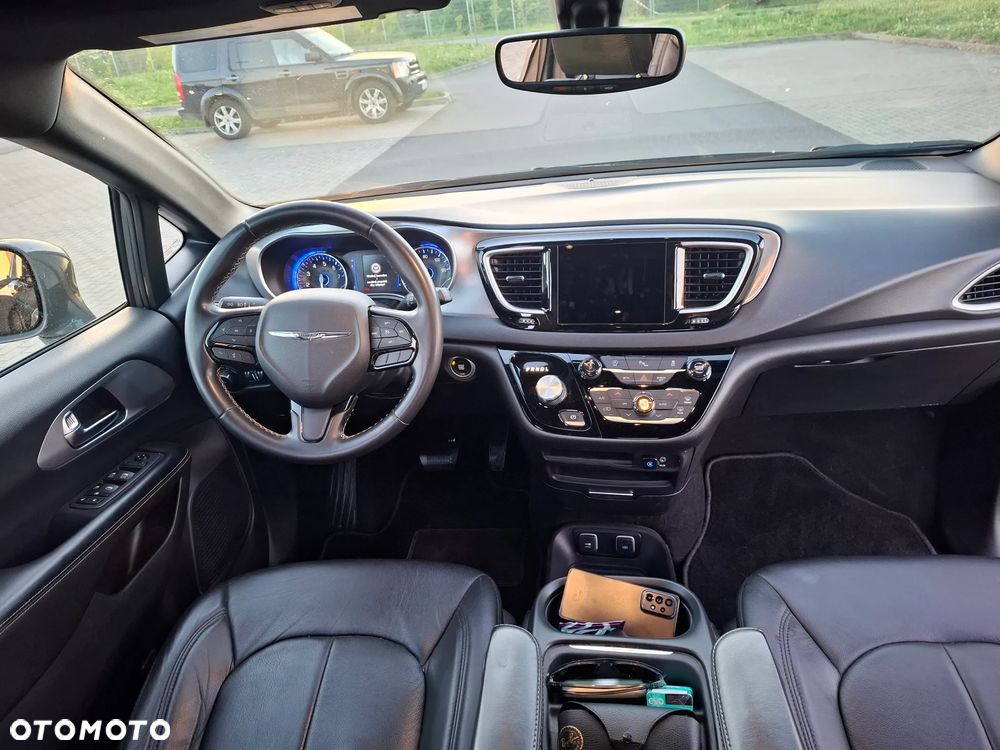 Chrysler Pacifica - 19