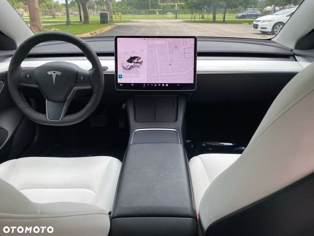 Tesla Model 3 - 16