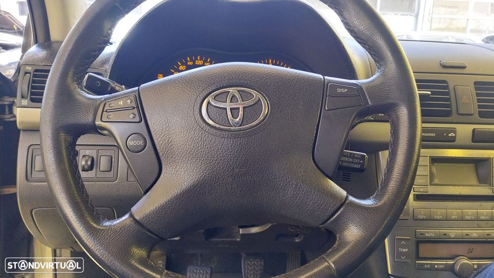 Toyota Avensis SD 2.0 D-4D - 12