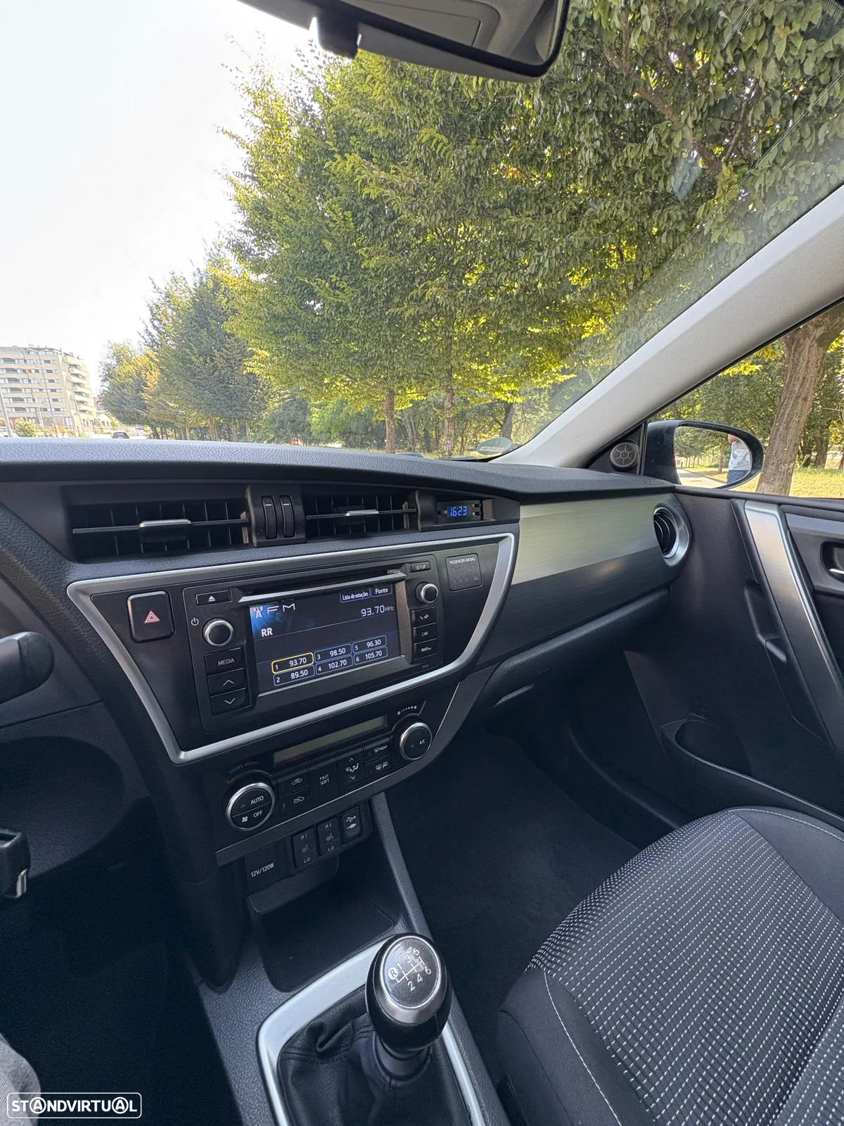 Toyota Auris 1.4 D-4D Com. +P.Sport+Navi - 9