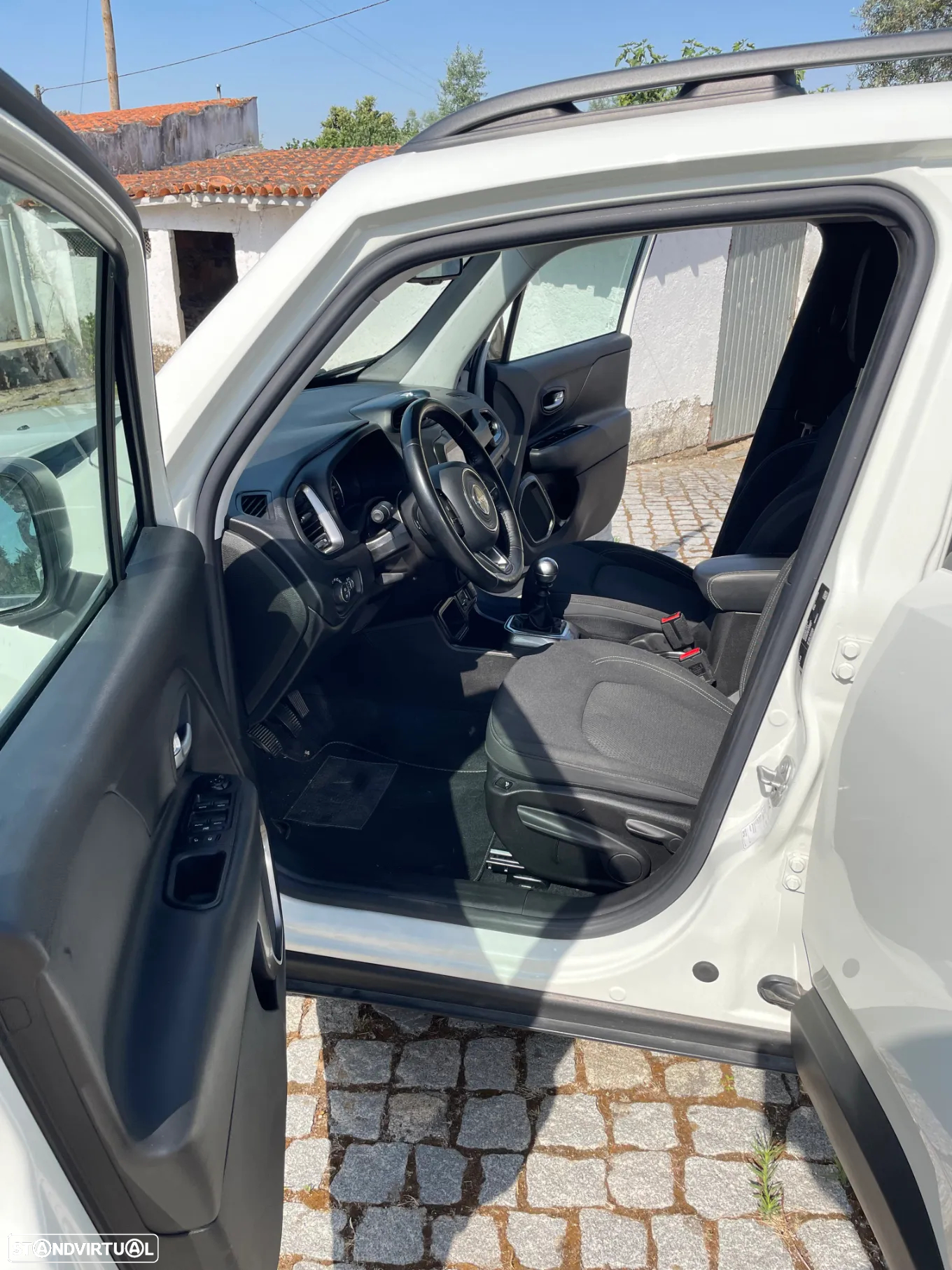 Jeep Renegade 1.0 T Limited - 12
