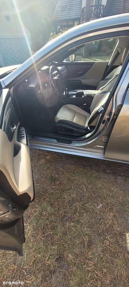 Lexus ES - 3