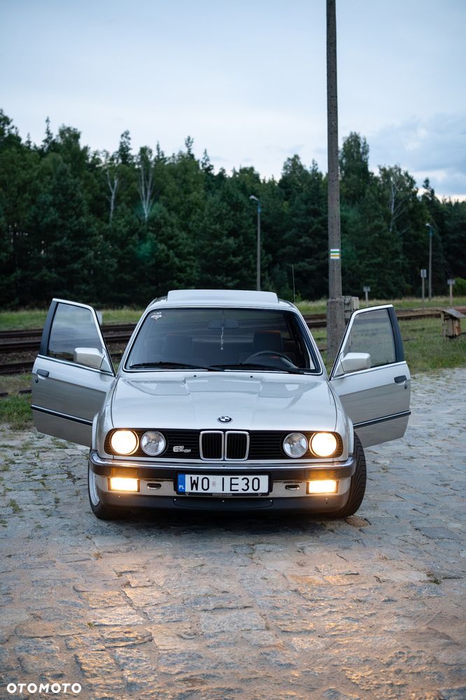 BMW Seria 3 318i - 1