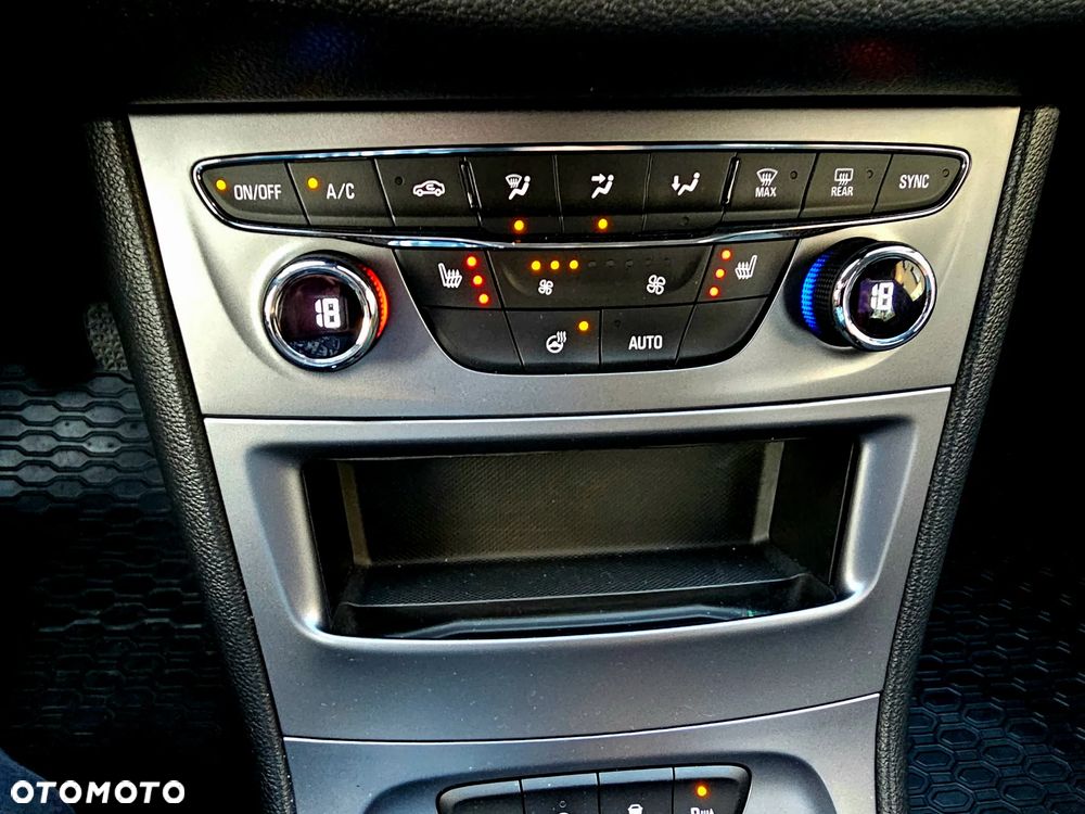 Opel Astra 1.2 T S&S - 23