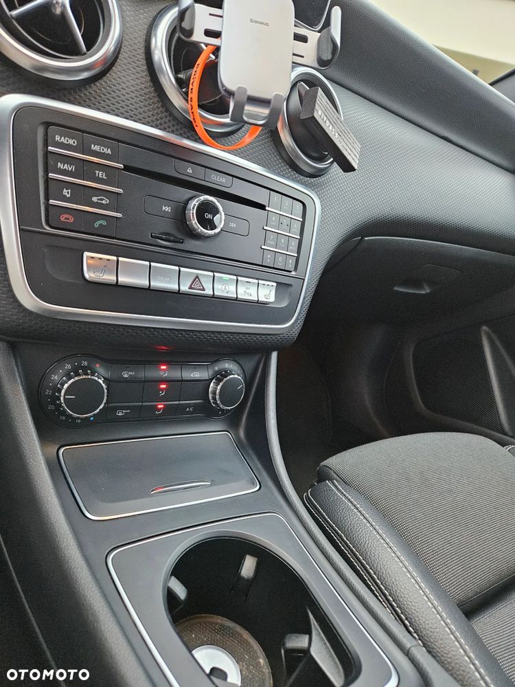 Mercedes-Benz Klasa A ver-220-4matic-7g--dct-urban - 29