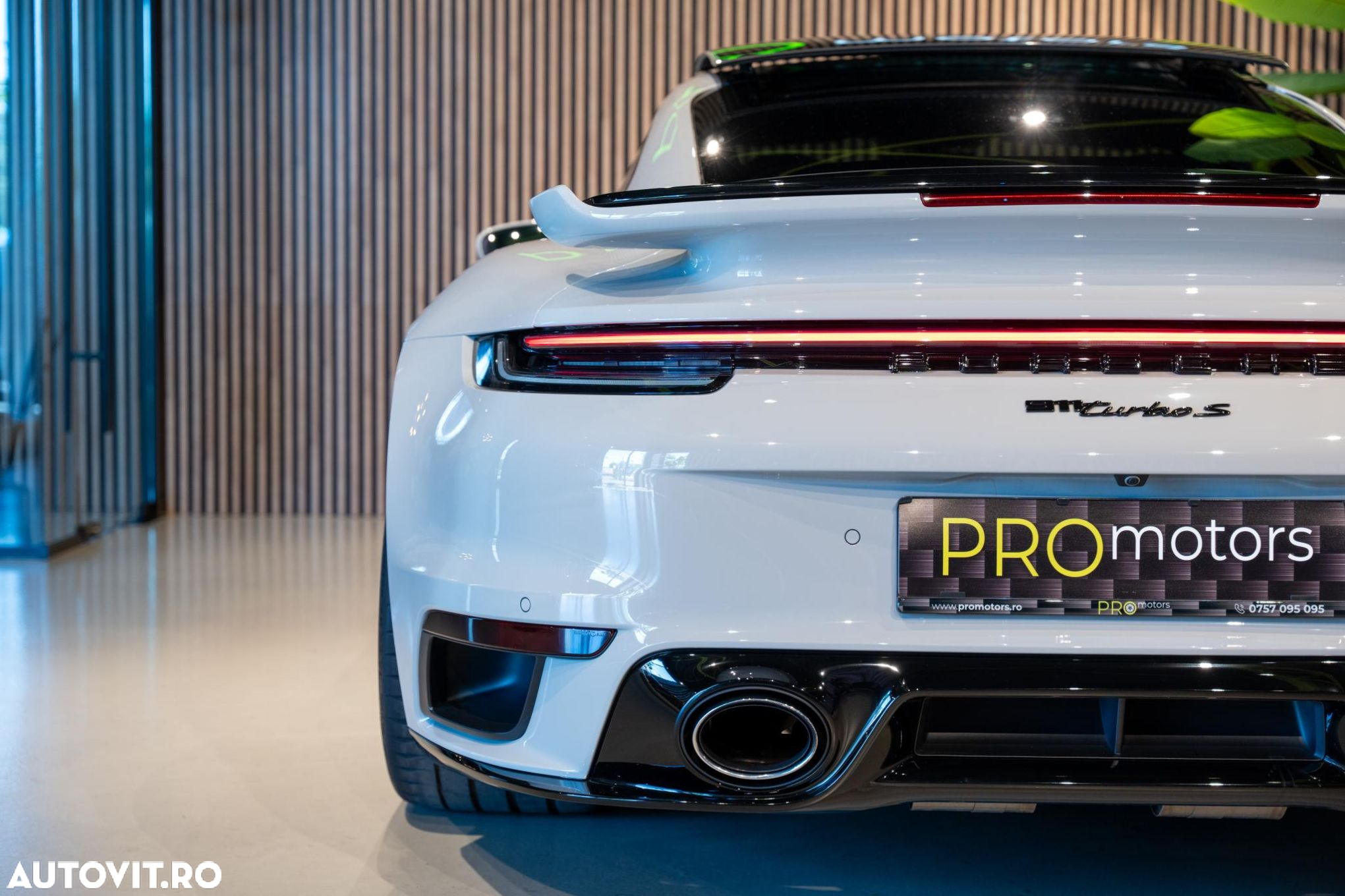 Porsche 911-TURBO-S - 16