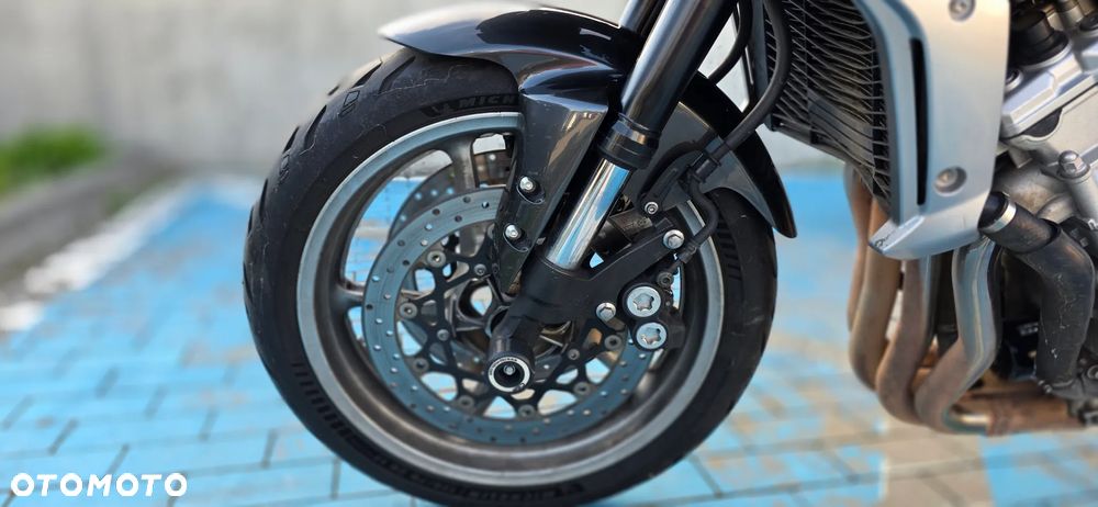 Yamaha FZ - 11