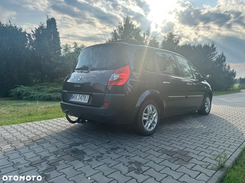 Renault Grand Scenic - 10