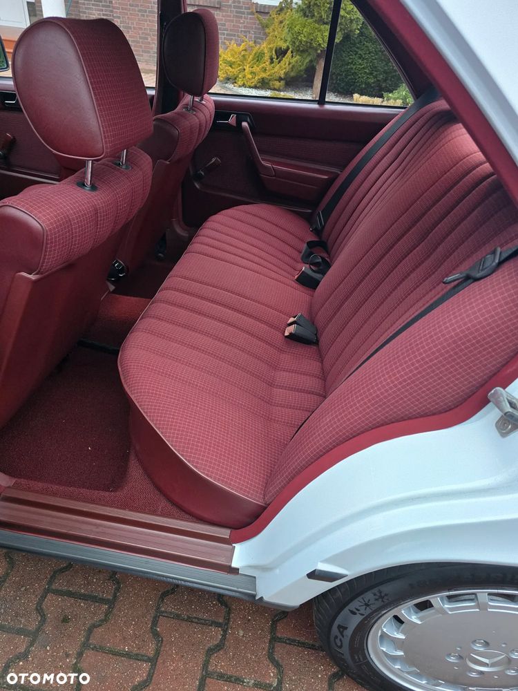 Mercedes-Benz W201 (190) - 18