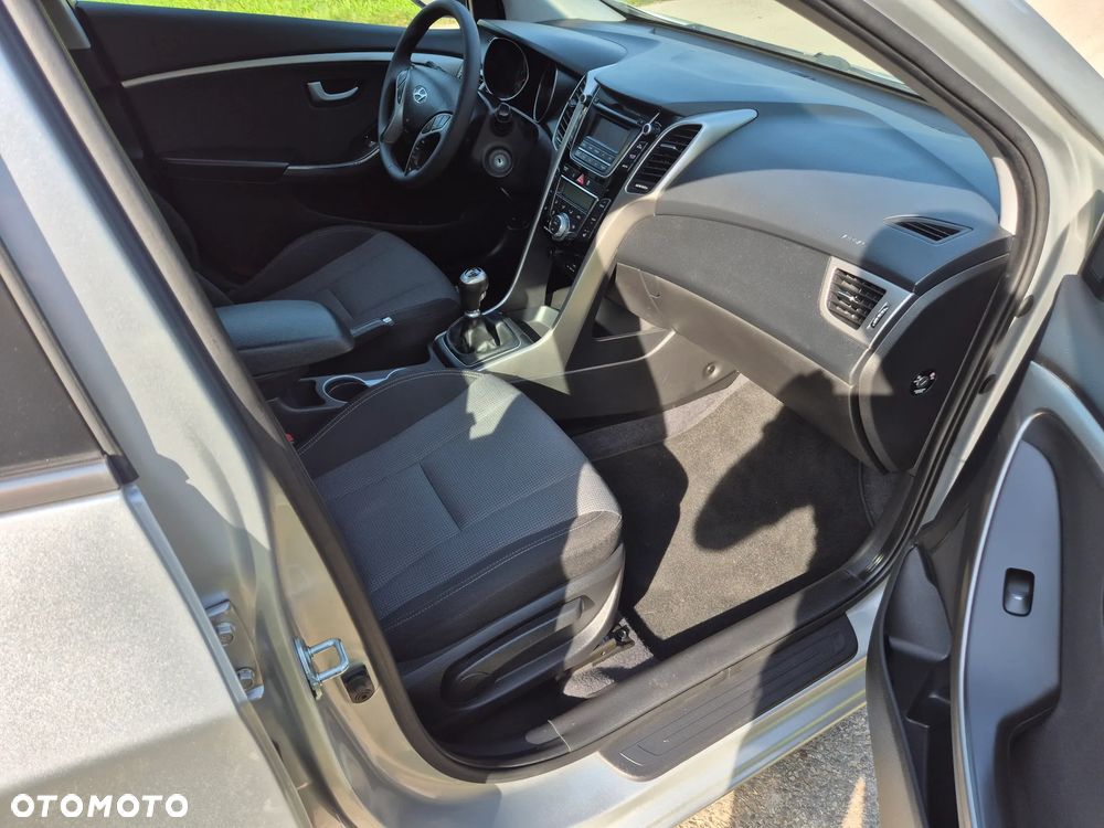 Hyundai i30 blue Kombi 1.6 CRDi Trend - 17