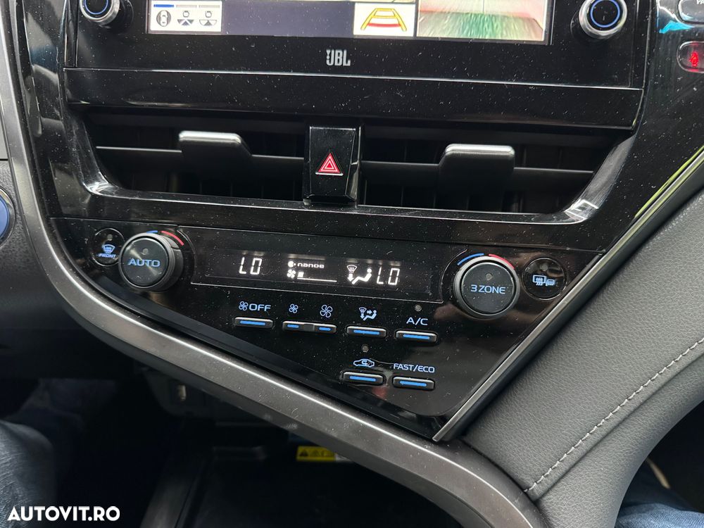Toyota Camry 2.5 HEV Executive - 37