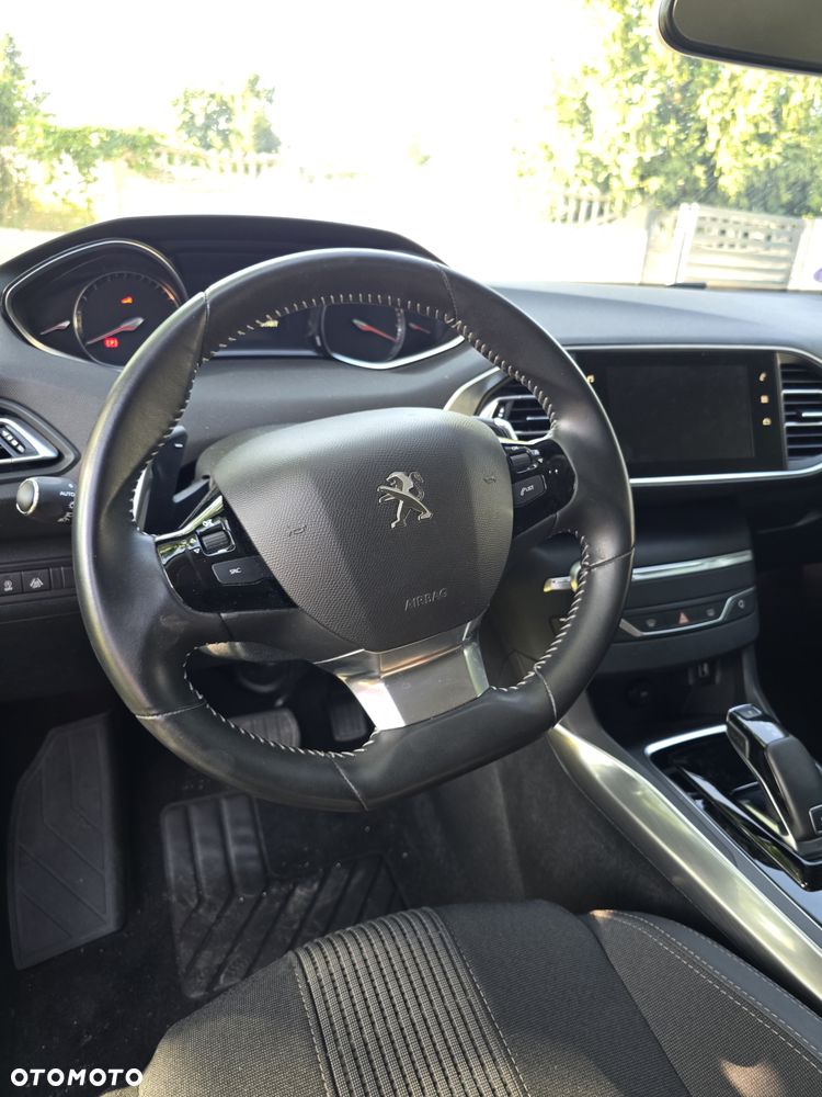 Peugeot 308 1.2 PureTech GPF Allure S&S EAT8 - 19