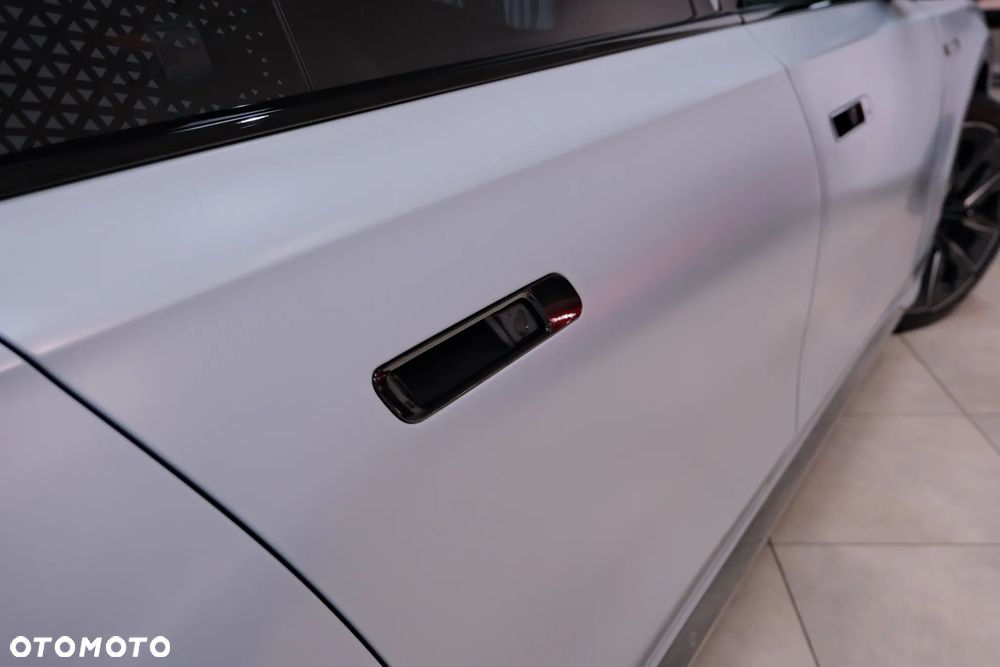 BMW Seria 7 M760e PHEV xDrive Individual Edition sport - 14