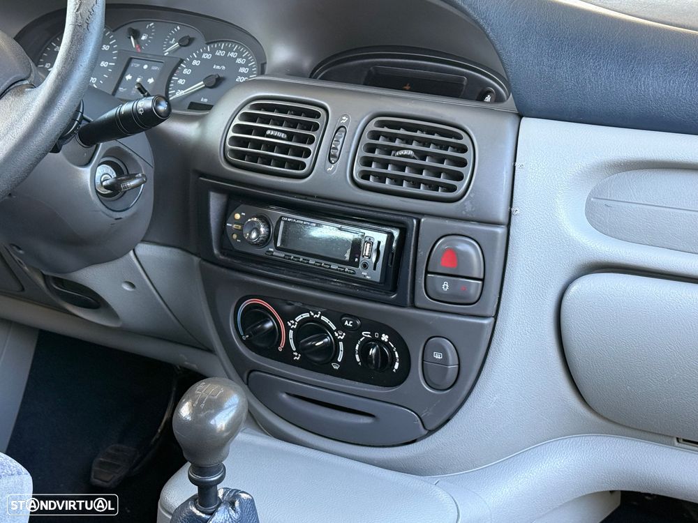 Renault Scénic 1.4 16V RXE AC - 11