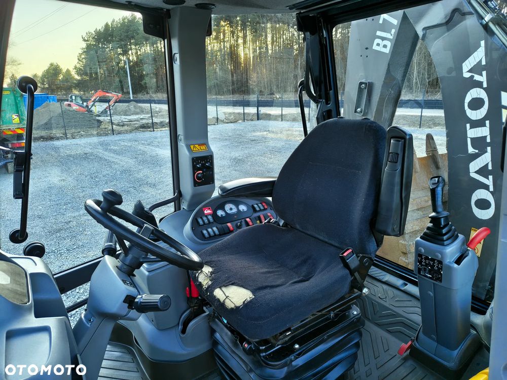 Volvo BL71  Koparko-ładowarka - 15