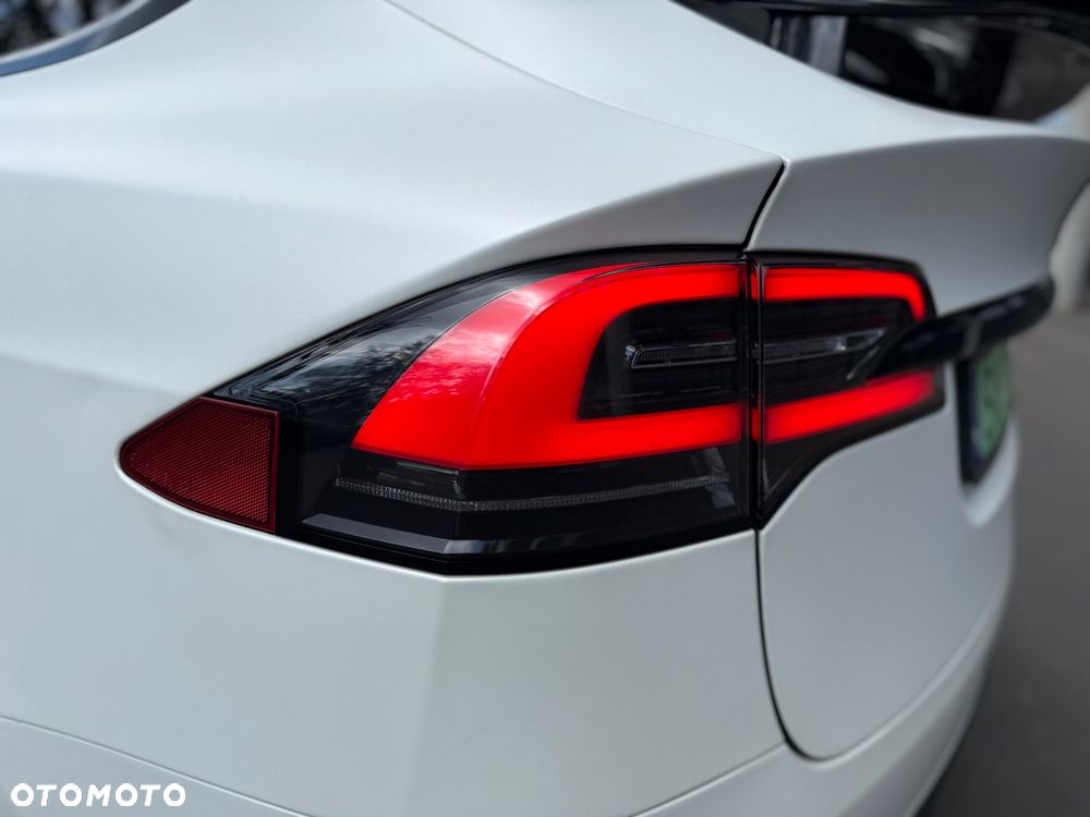 Tesla Model X 75 D - 14