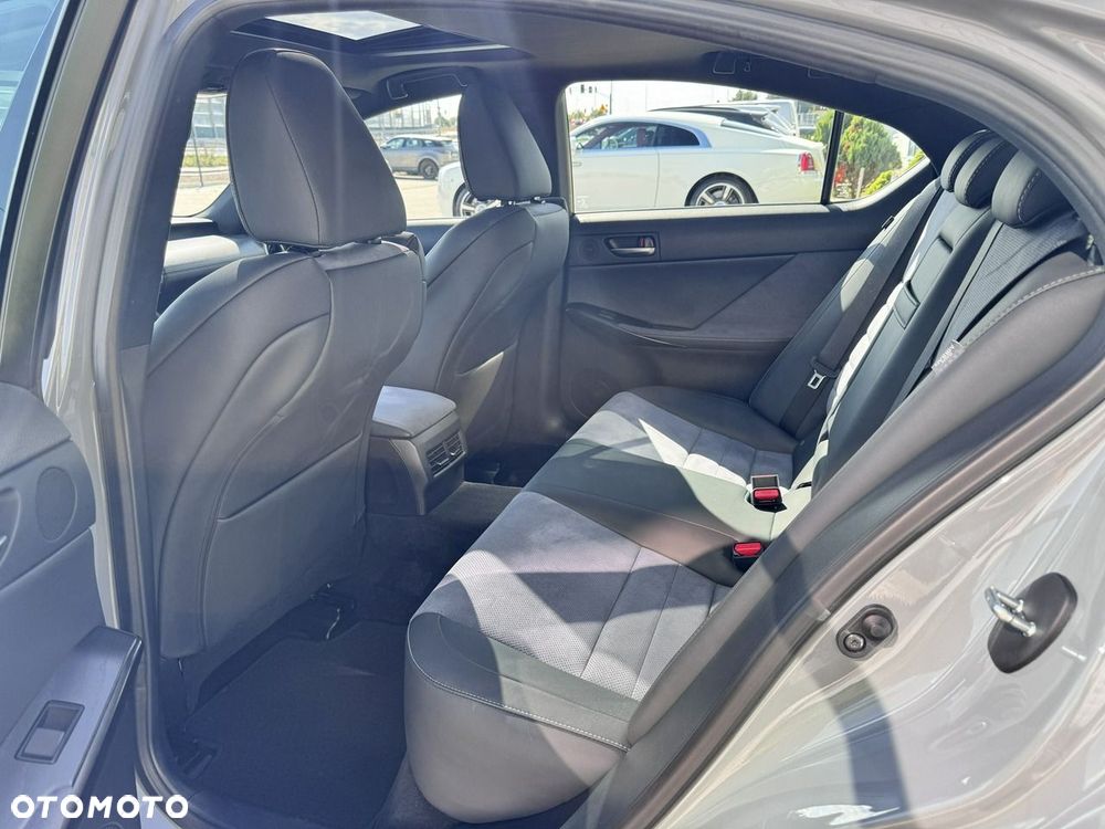 Lexus IS - 24