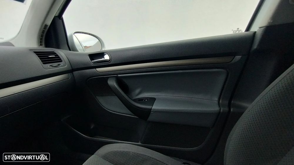 VW Golf 2.0 TDi Confortline - 9