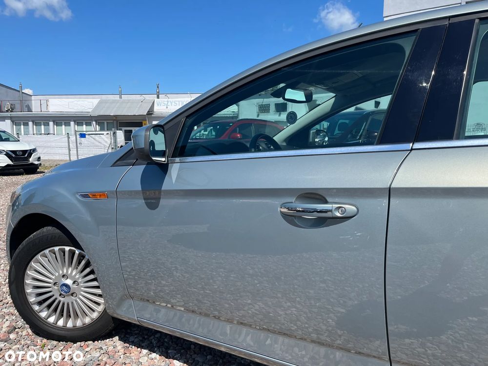 Ford Mondeo 2.0 Ghia - 14