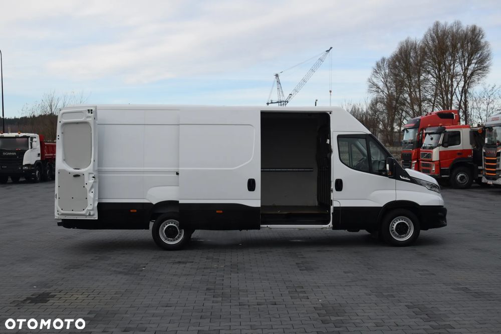 Iveco DAILY MAXI 35S14 / 2.3 - 140 KM / AUTOMAT HI-MATIC / NOWY MODEL / 3 OSOBY / DOSTAWCZE / BLASZAK / KAMERA COFANIA / TEMPOMAT / KLIMA / 2022 / SERWISOWANY / SPROWADZONY Z NIEMIEC - 20