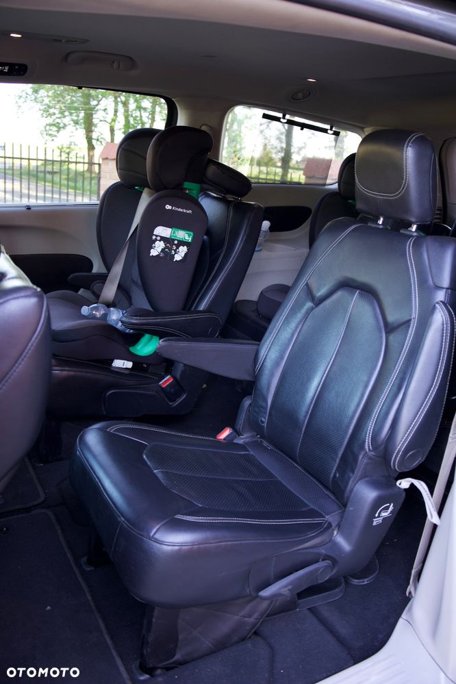 Chrysler Pacifica - 14
