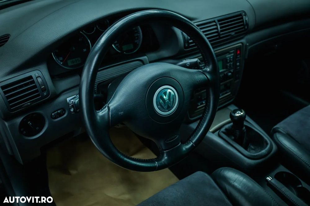 Volkswagen Passat Variant 2.0 TDI DPF Highline - 13