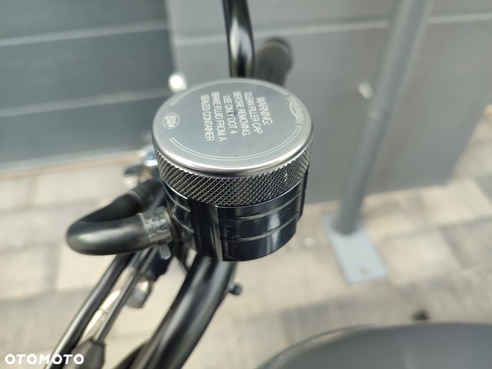 Triumph Bonneville - 21