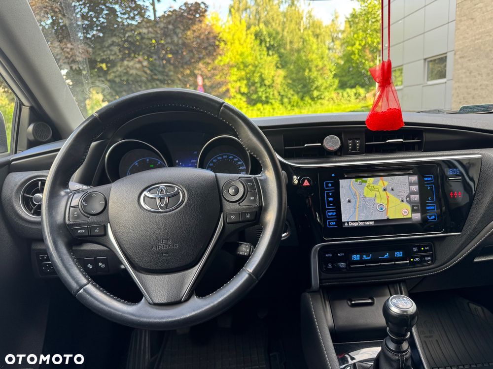 Toyota Auris 1.6 D-4D Premium - 14