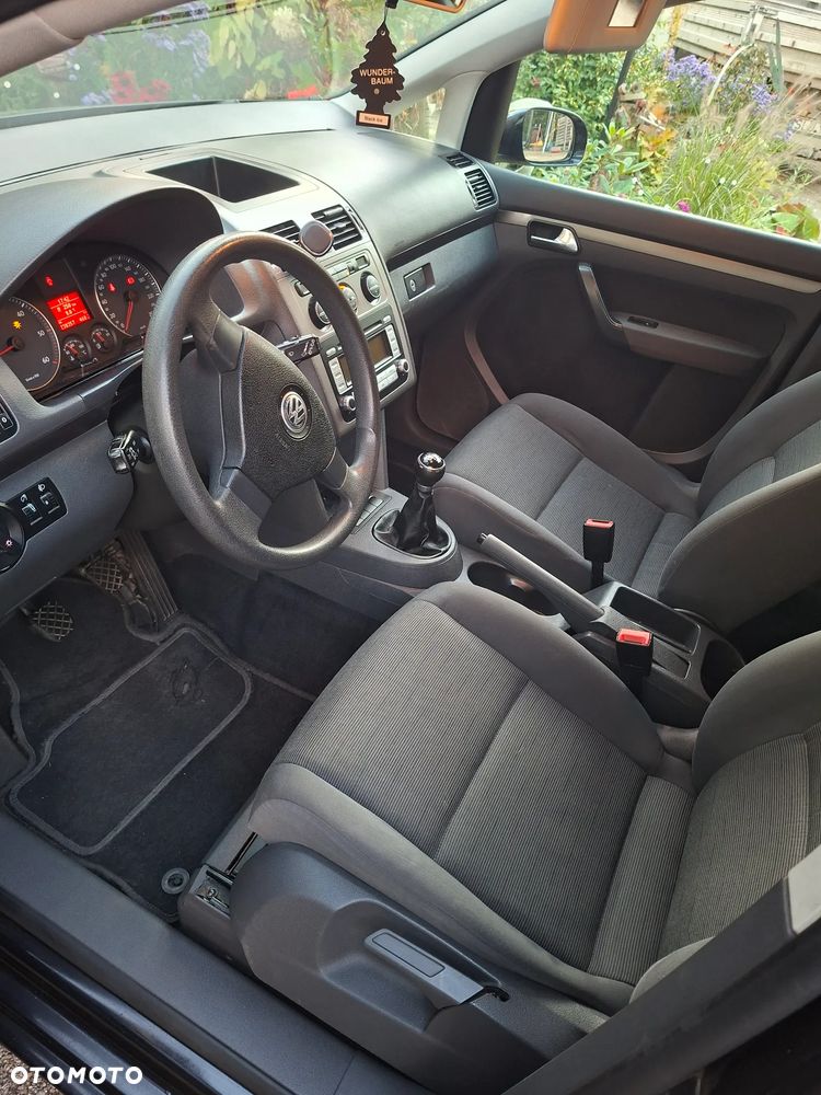 Volkswagen Touran - 10