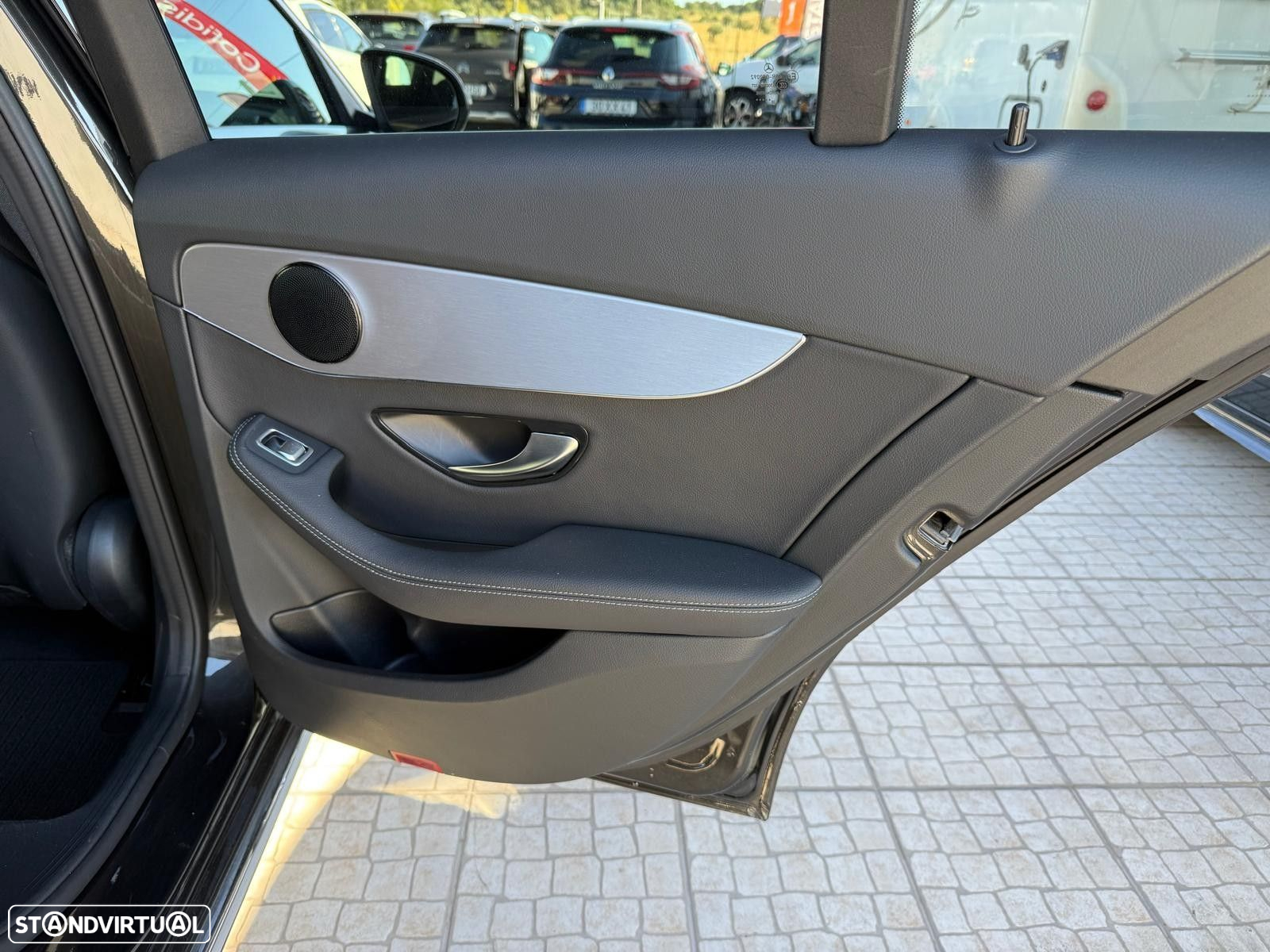 Mercedes-Benz C 300 e Avantgarde - 25