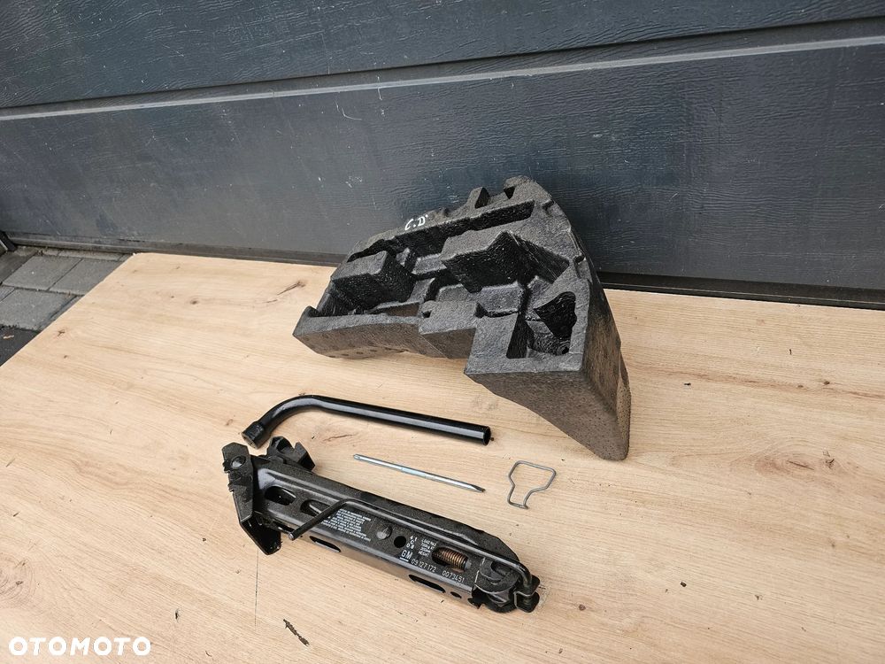 ZESTAW KLUCZ LEWAREK STYROPIAN SPINKA ŚRUBOKRĘT KPL ORYGINAŁ OPEL CORSA D - 9
