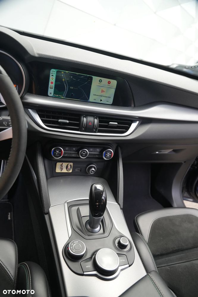 Alfa Romeo Stelvio 2.0 Turbo 16V AT8-Q4 Veloce Ti - 11